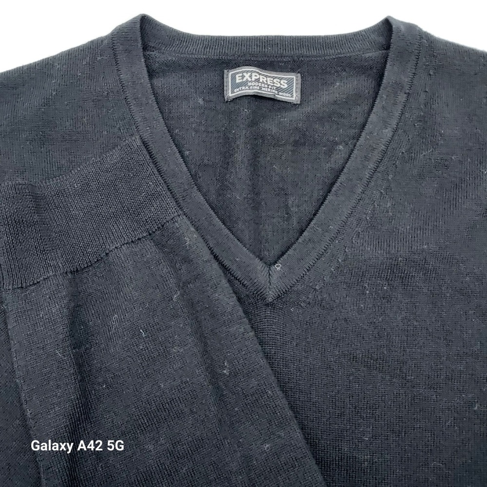 EXPRESS Modern Fit Mens V Neck Black Merino Wool Sweater Extra Fine